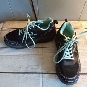 Black and teal gravity defyer shoes